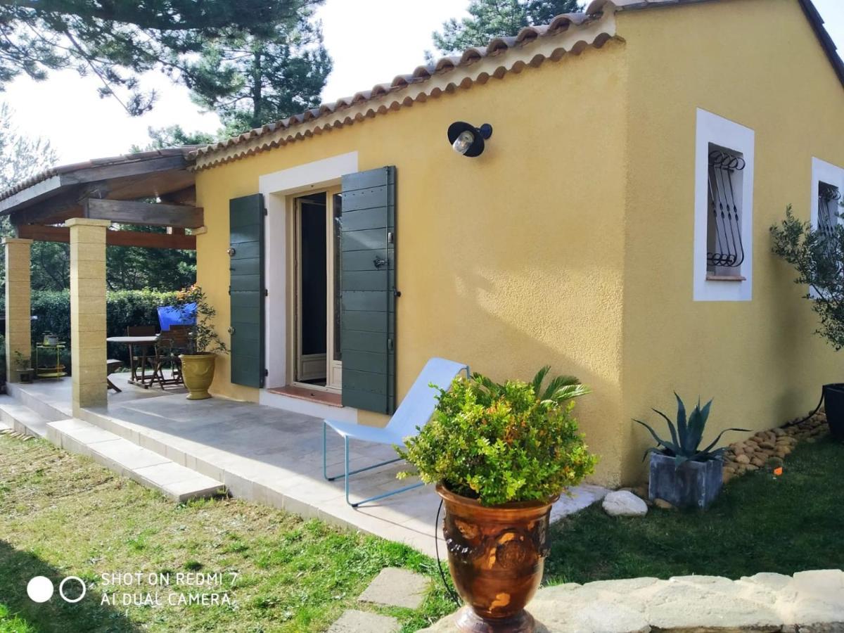 Proche Uzes Petit Gite Avec Grande Cuisine D'Ete Et Piscine Saint-Siffret Exterior foto