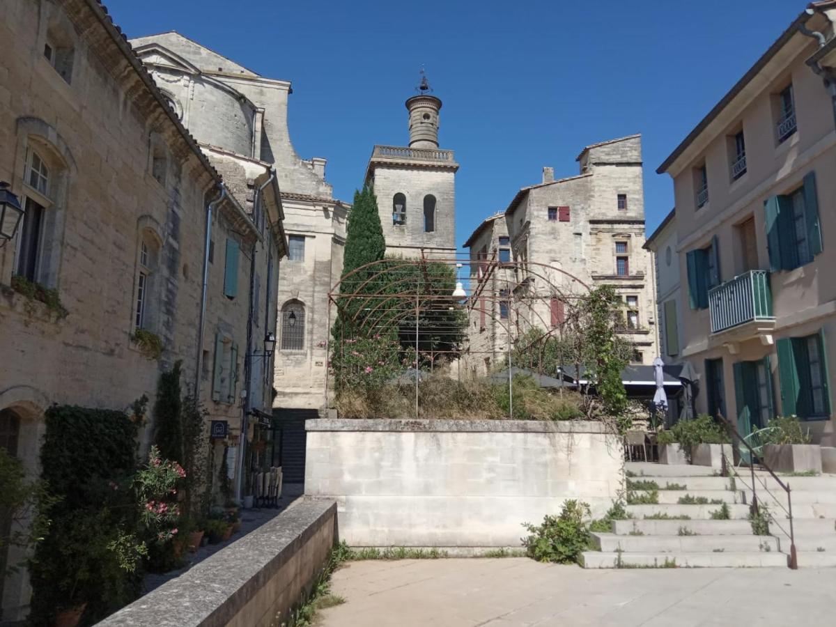 Proche Uzes Petit Gite Avec Grande Cuisine D'Ete Et Piscine Saint-Siffret Exterior foto