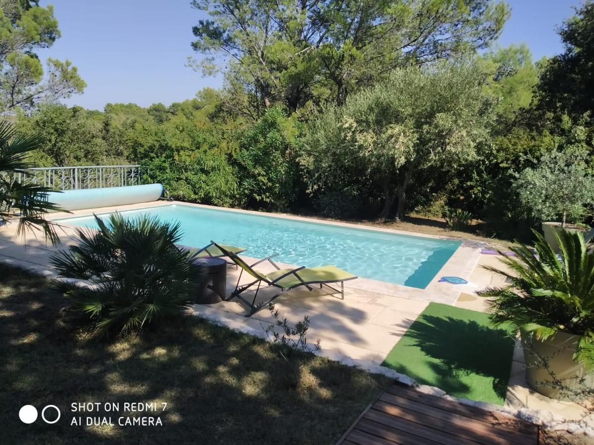 Proche Uzes Petit Gite Avec Grande Cuisine D'Ete Et Piscine Saint-Siffret Exterior foto