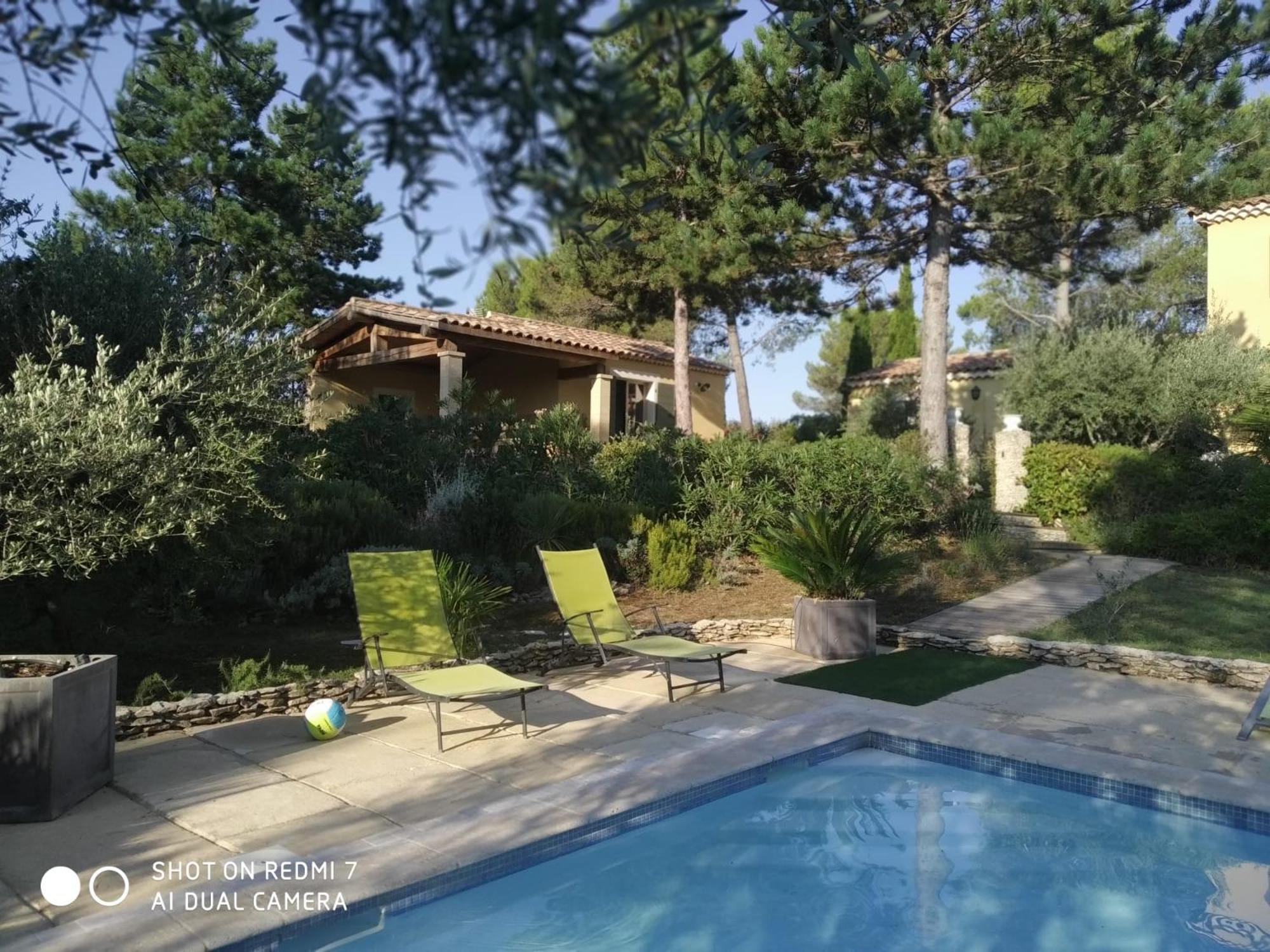 Proche Uzes Petit Gite Avec Grande Cuisine D'Ete Et Piscine Saint-Siffret Exterior foto